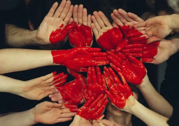 Comment vivre un amour pluriel de façon respectueuse? Unsplash - Tim Marshall