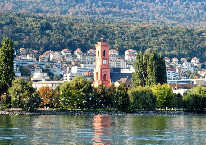 Neuchâtel depuis le lac CC0 / Pixabay