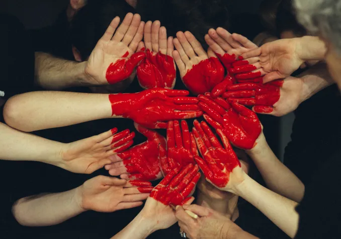 La solidarité, au cœur de la mission de l’Église. © Tim Marshall – unsplash