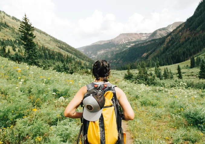 Avancer sans se lasser. © Holly Mandarich – unsplash