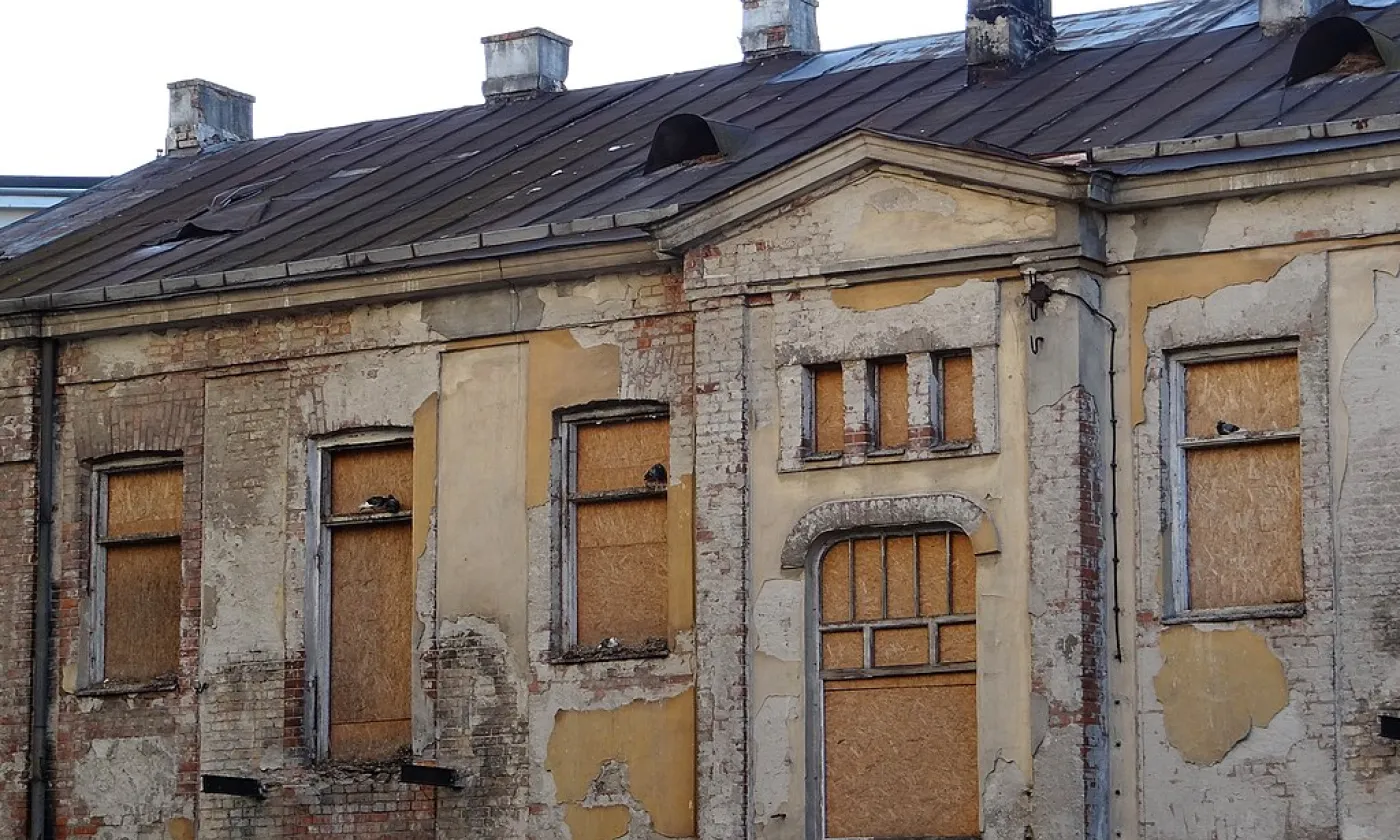 Immeuble abandonné dans l'ancien ghetto juif de Bialystok, Pologne ©Adam Jones from Kelowna, BC, Canada, CC BY-SA 2.0 Wikimedia Commons