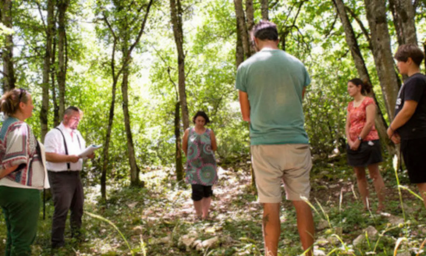 Une activité en extérieur de l'Association Goshen de la ferme de la Chaux en juillet 2020. Eléonore Henry De Frahan / Argo