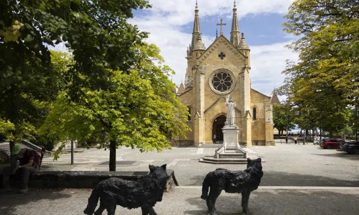 La Collégiale de Neuchâtel, le 5 août 2025, à Neuchâtel (image d'illustration). © KEYSTONE / PETER KLAUNZER - PETER KLAUNZER