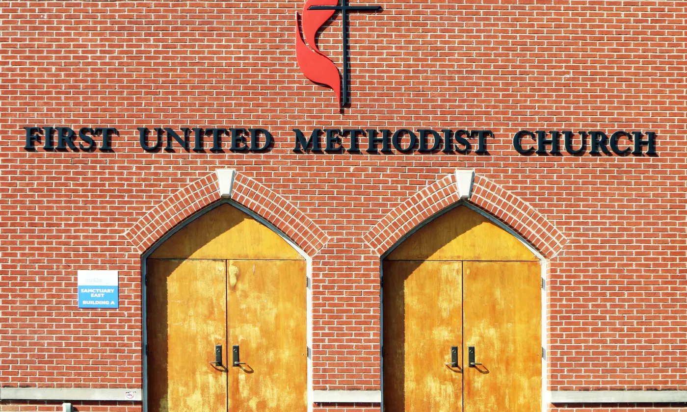Entrée d'une église méthodiste de Franklin dans le Tennessee ©iStock / TennesseePhotographer
