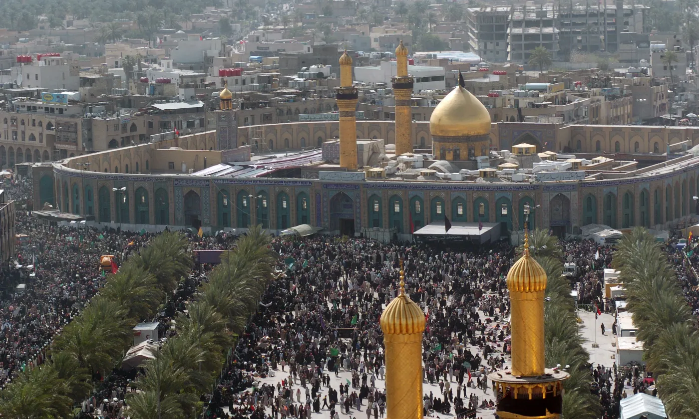 Le mausolée d'Hussein à Kerbala SFC Larry E. Johns, USA, Public domain, via Wikimedia Commons