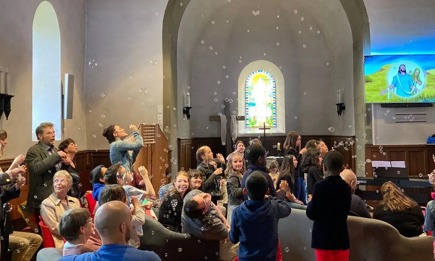 Depuis quelques temps, l'église de Bercher est l'endroit idéal pour accueillir les familles. © DR