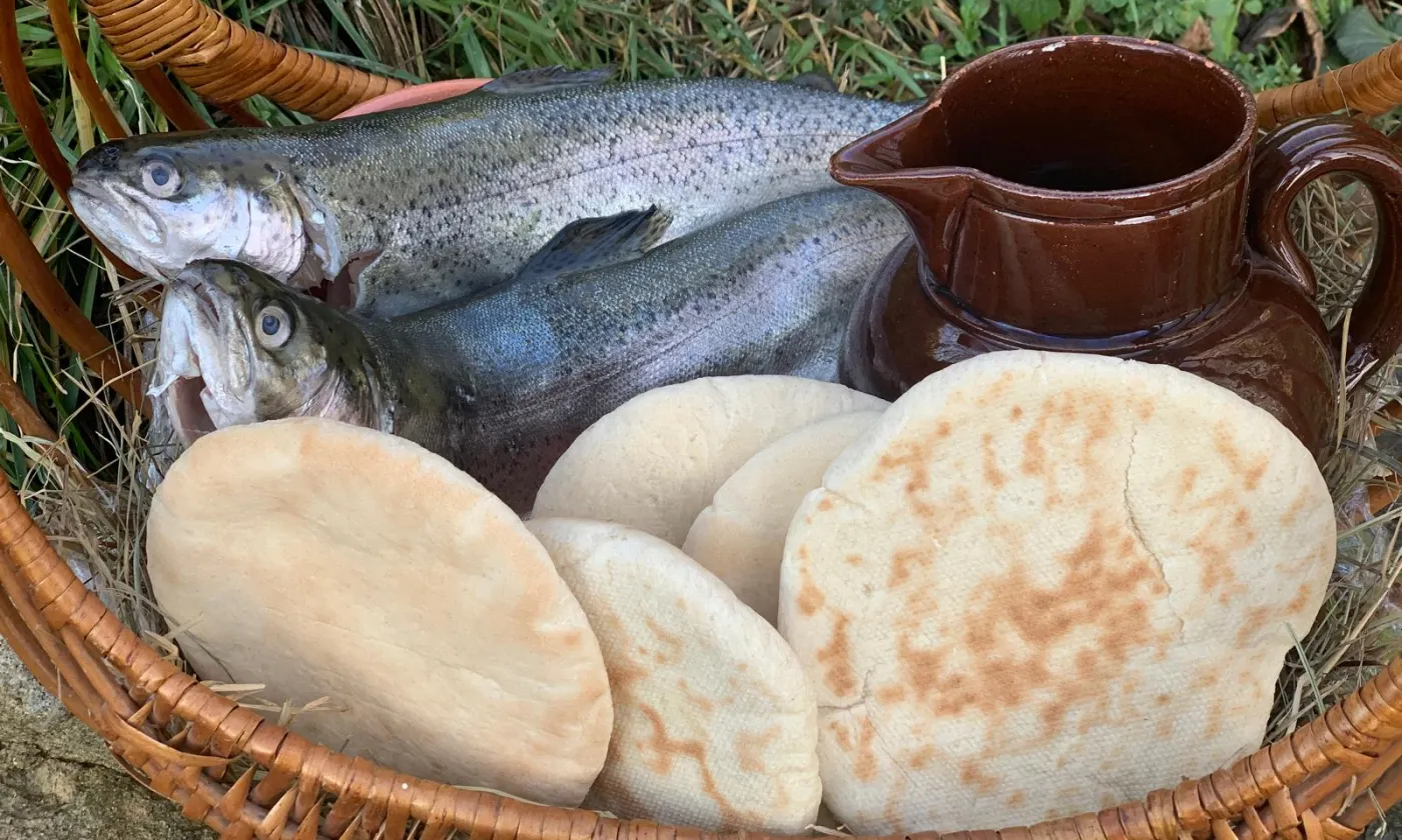 Du pain et des poissons. © Loïse Seoane