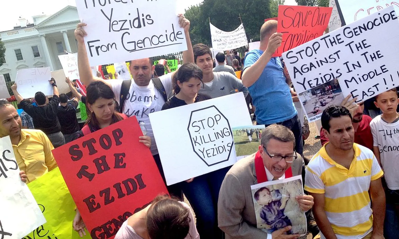 Manifestation des Yézidis devant la Maison Blanche en 2014 ©Kaitlynn Hendricks, CC BY 2.0 Wikimedia Commons
