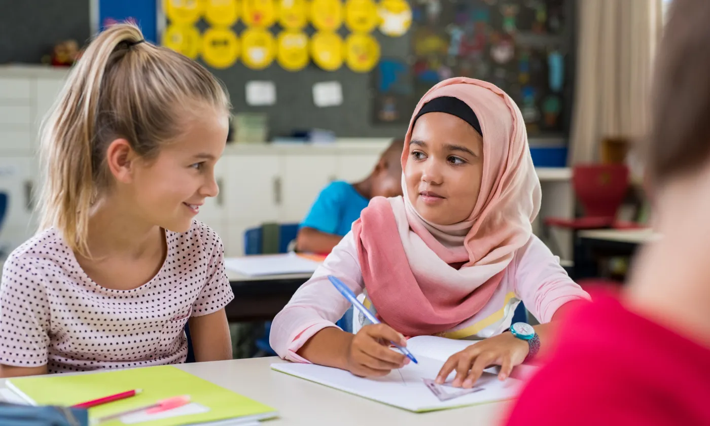 Les questions d’habillement sont l’une des «interférences du religieux avec l’école» ©iStock / Ridofranz