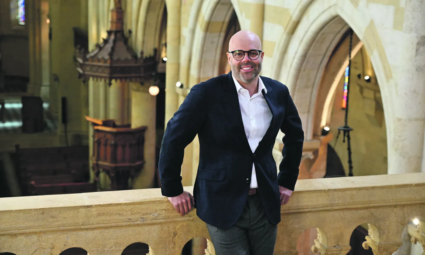 Florian Schubert est pasteur dans la paroisse de Neuchâtel, référent de la Collégiale. © Alain Grosclaude