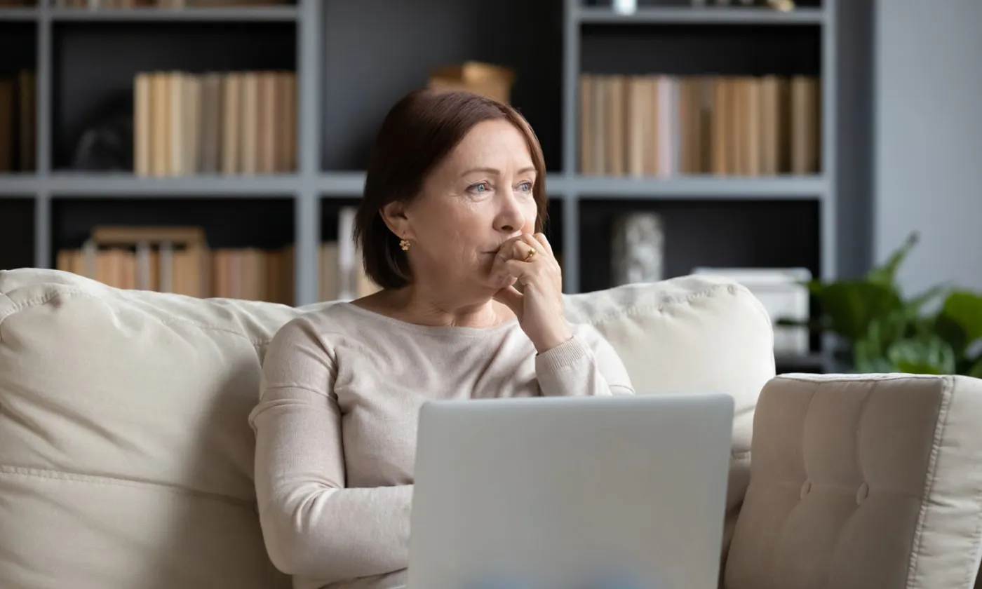 En ligne, comment faire son deuil? ©iStock/fizkes
