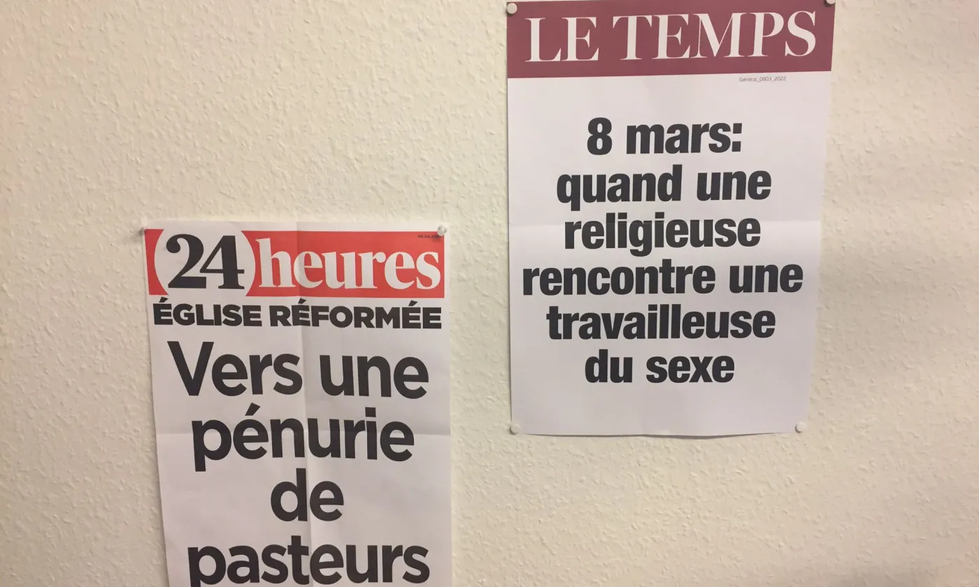 Manchettes annonçant des articles signés Protestinfo DR