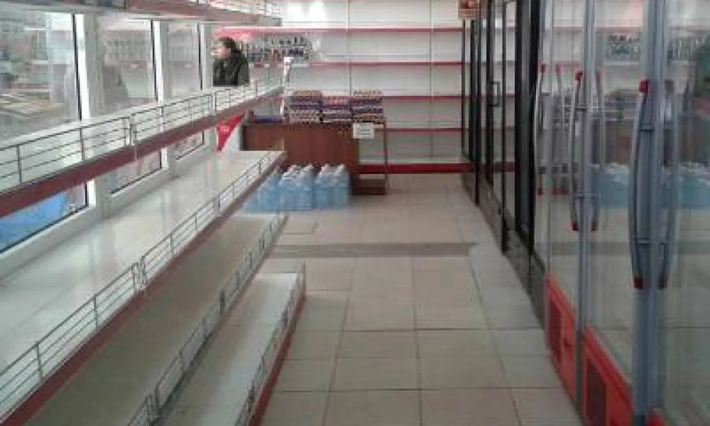 Magasin vide à Stepanakert - capitale du Haut-Karabakh Magasin vide à Stepanakert - capitale du Haut-Karabakh
