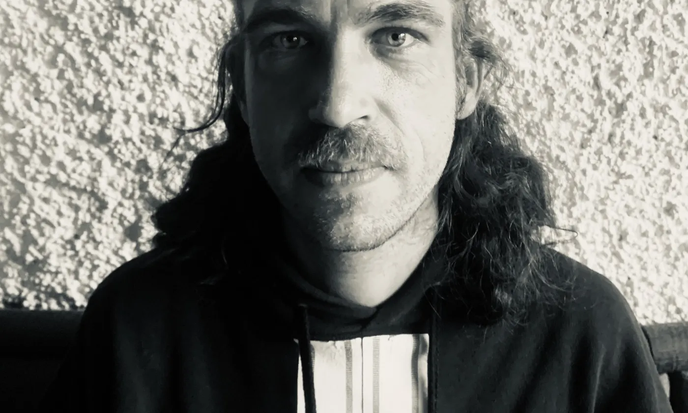 Photo de Maria au Cazar Nicolas Luthi, pasteur au LAB, en noir