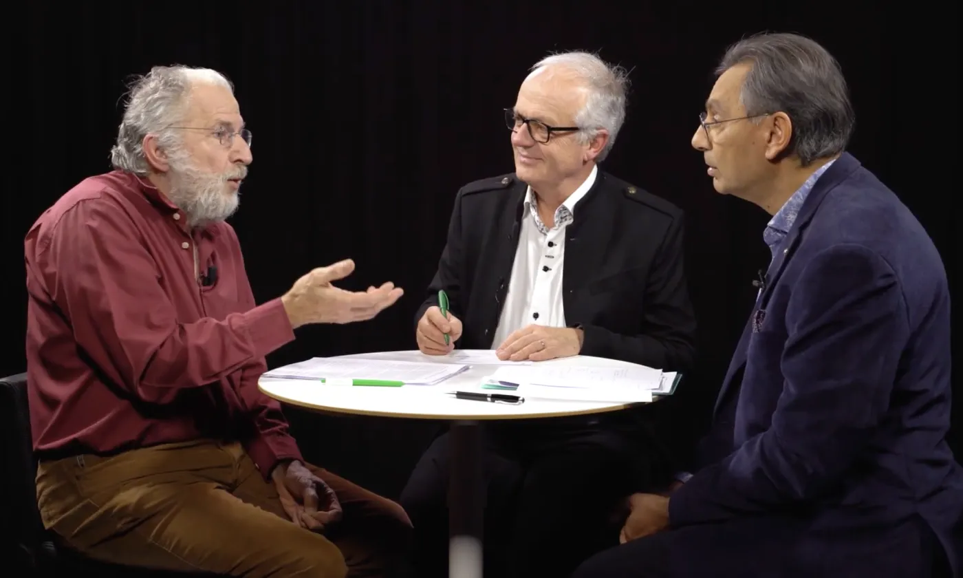 Jean-Claude Basset et Shafique Keshavjee, débat animé par Michel Kocher © DR